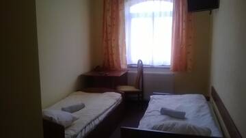 Фото номера Двухместный номер с 2 отдельными кроватями Хостелы Hostel Miłosz г. Grabowiec 4