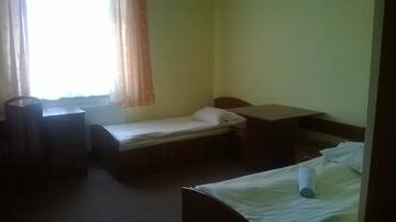 Фото номера Двухместный номер с 2 отдельными кроватями Хостелы Hostel Miłosz г. Grabowiec 5